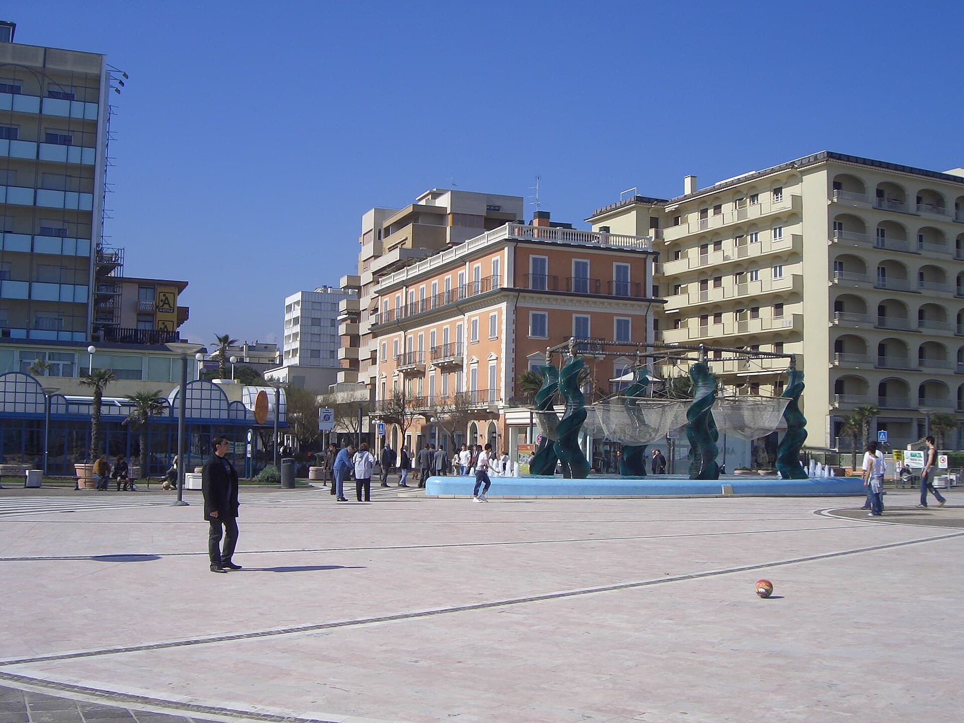 Centro direzionale spiaggia San Martino photo
