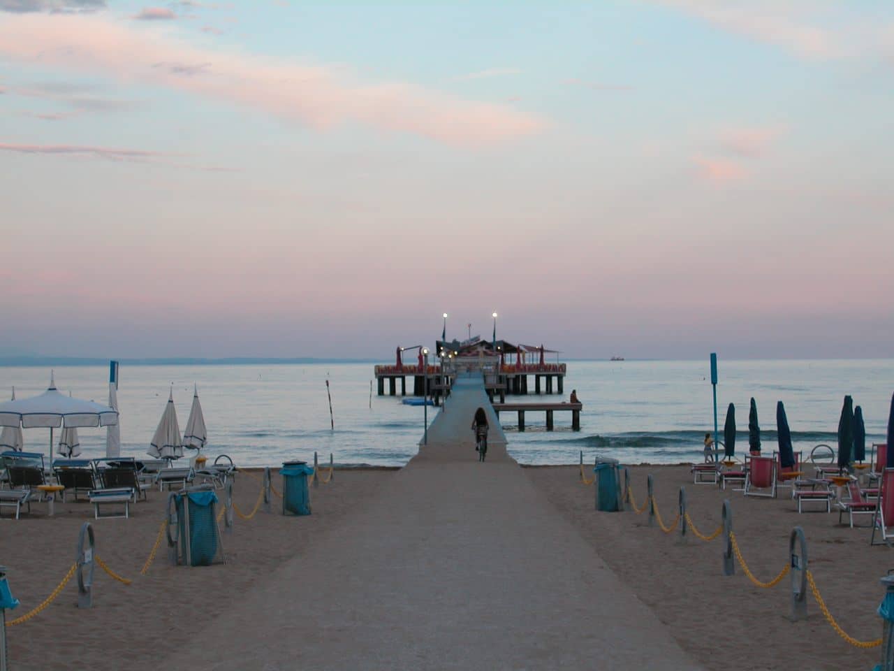 Ufficio spiaggia 5 (bandiera CH) beach